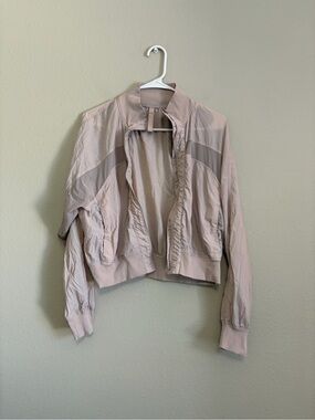 Lululemon Serve It Light Pink Lightweight cropped Jacket Windbreaker Size 6